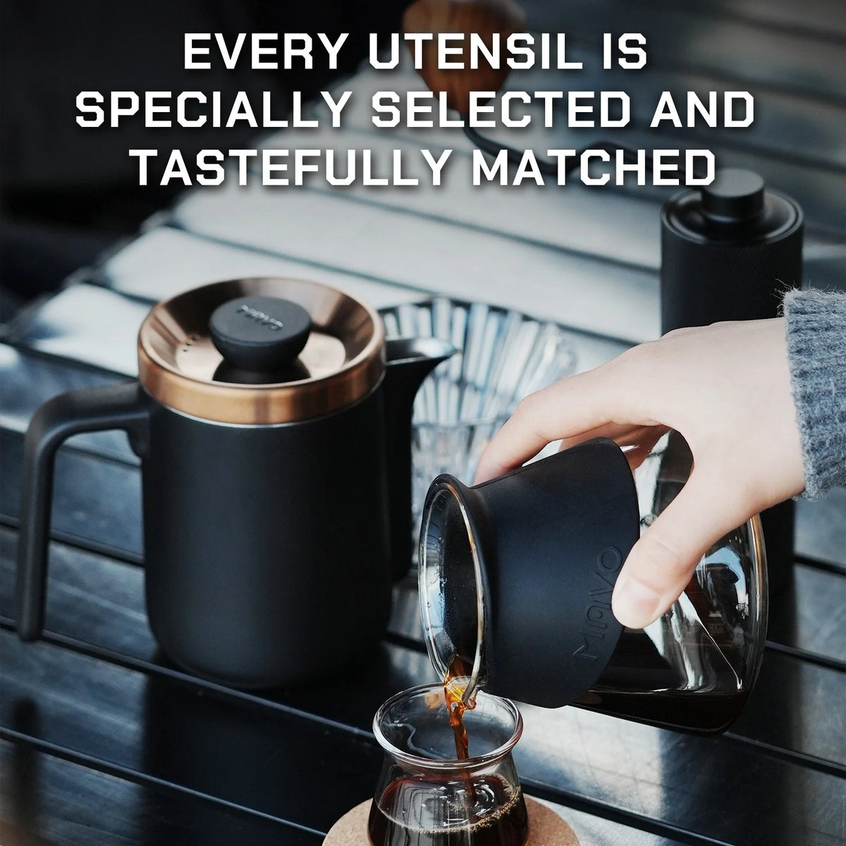 Every utensil selected to match: pouring coffee from the GOGOBOX glass pot into a cup beside the short-spout kettle