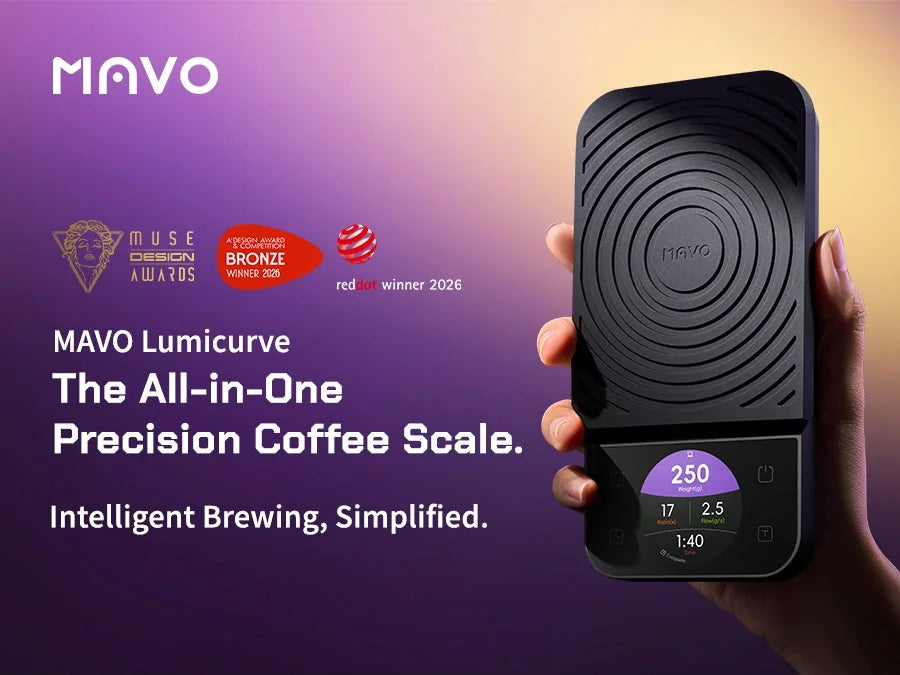 MAVO Lumicurve, the all-in-one precision coffee scale: a hand holding the black scale, its round colour screen showing 250g, ratio 17 and 1:40, with MUSE Design Awards, A’ Design Award Bronze 2026 and Red Dot 2026 badges