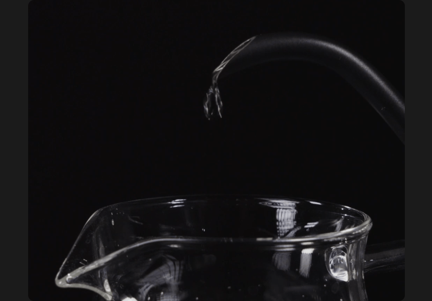 Animated: a thin low-flow trickle from the Fish Pro X gooseneck spout into a glass server